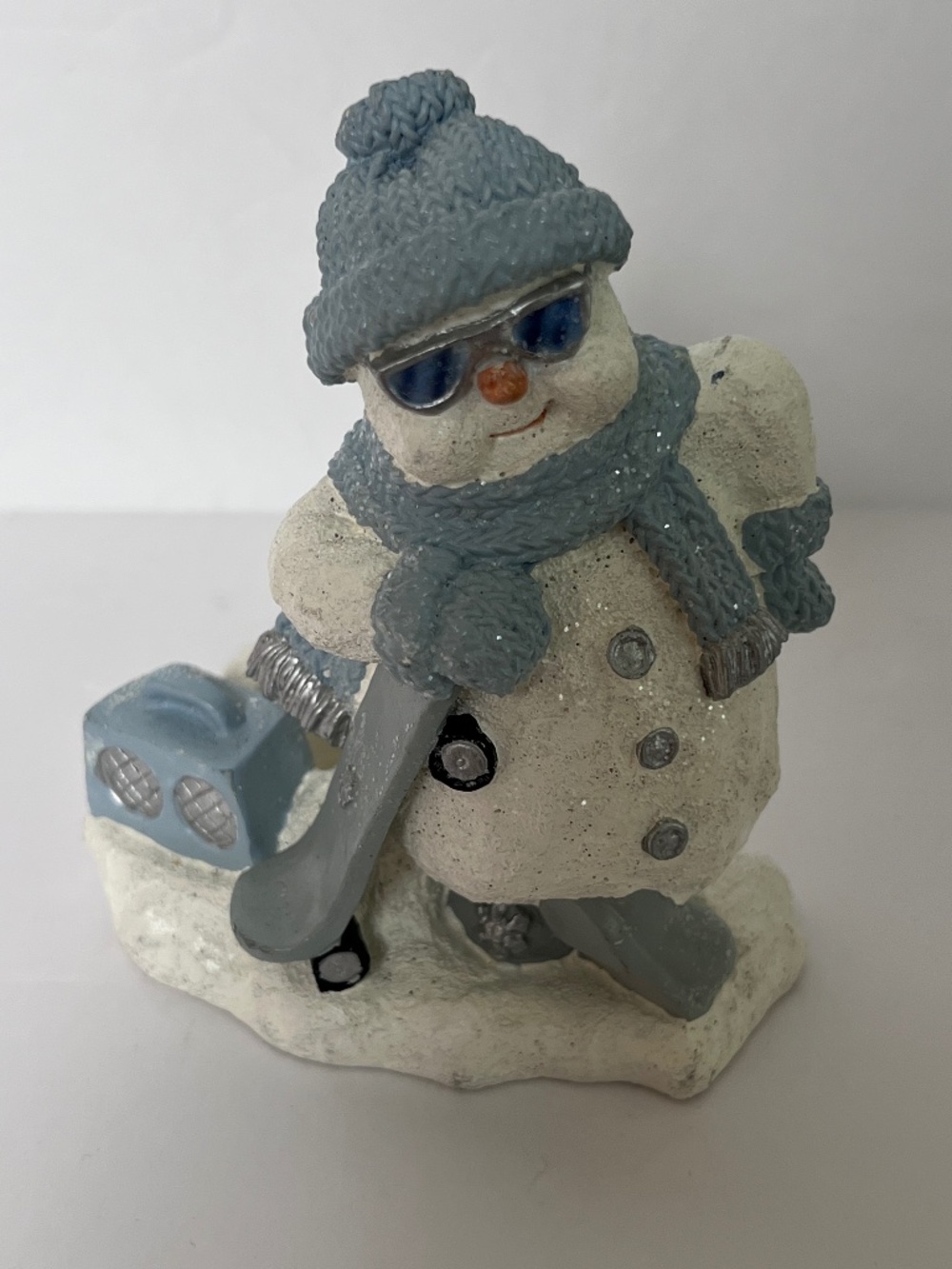THE ENCORE GROUP SNOW BUDDIES SLICK CANDLE HOLDER DATED 2000